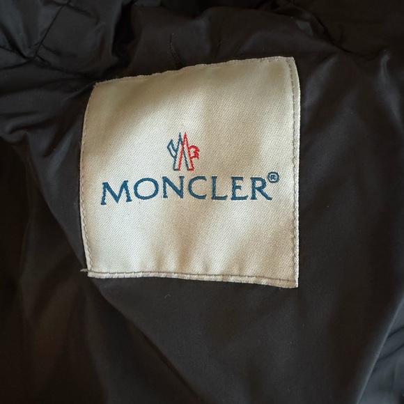 Moncler Black Puffer Coat with Fur Hood ( Read full description) - Picture 9 of 17